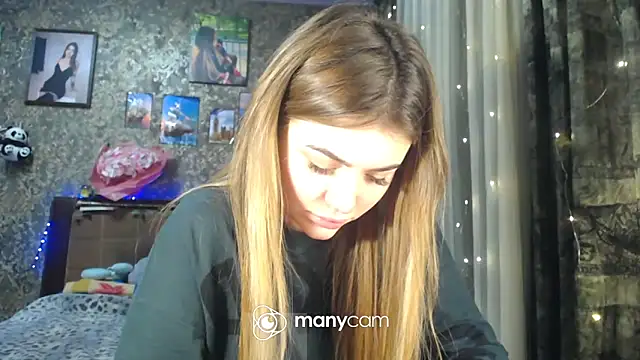 Snapshot of BonnyShy chatting on December 8, 1:47 pm BonnyShy online show from December 8, 1:47 pm