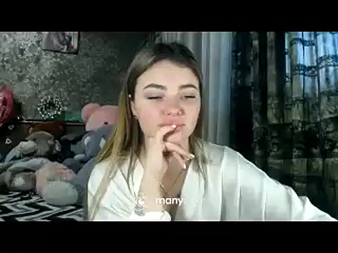 Snapshot of BonnyShy chatting on February 9, 2:18 pm BonnyShy online show from February 9, 2:18 pm