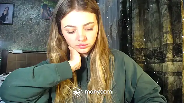 Snapshot of BonnyShy chatting on October 8, 5:27 am BonnyShy online show from October 8, 5:27 am