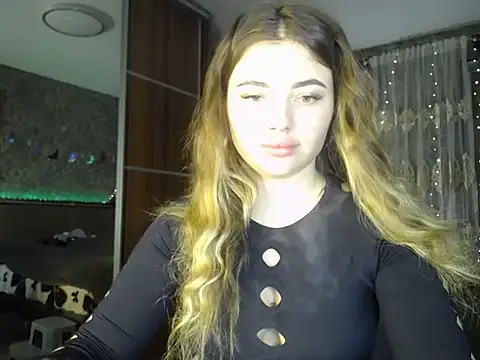 Snapshot of BonnyShy chatting on November 23, 2:28 pm BonnyShy online show from November 23, 2:28 pm