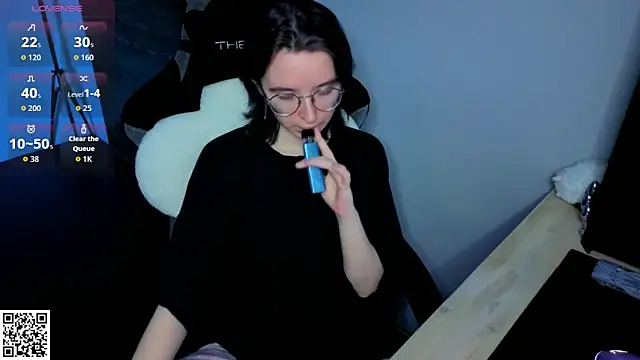 Snapshot of Nora_Failure chatting on June 18, 10:47 pm Nora Failure online show from June 18, 10:47 pm
