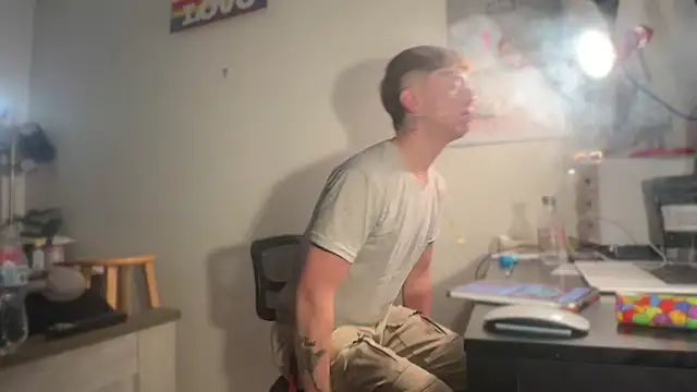 Snapshot of twentywithafelonyy chatting on February 12, 7:13 am twentywithafelonyy online show from February 12, 7:13 am