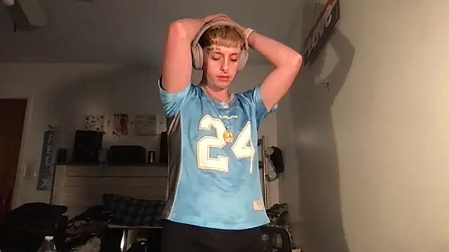 Snapshot of twentywithafelonyy chatting on February 17, 7:47 am twentywithafelonyy online show from February 17, 7:47 am