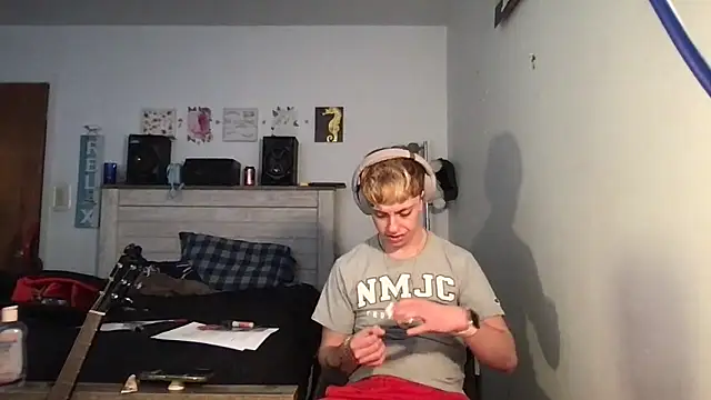 Snapshot of twentywithafelonyy chatting on February 17, 5:53 pm twentywithafelonyy online show from February 17, 5:53 pm