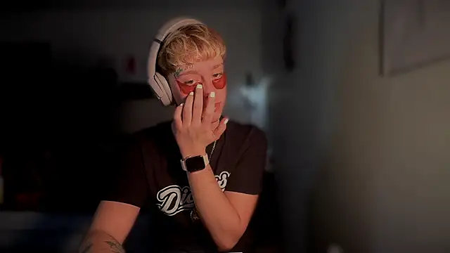 Snapshot of twentywithafelonyy chatting on March 14, 12:29 pm twentywithafelonyy online show from March 14, 12:29 pm