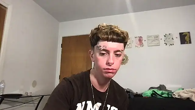 Snapshot of twentywithafelonyy chatting on September 11, 10:26 am twentywithafelonyy online show from September 11, 10:26 am