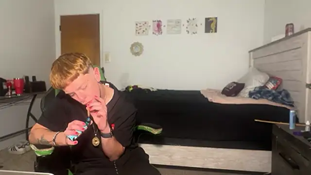 Snapshot of twentywithafelonyy chatting on November 7, 7:52 am twentywithafelonyy online show from November 7, 7:52 am