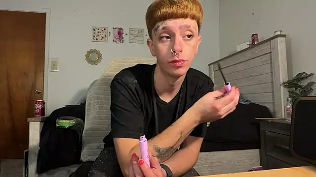 Snapshot of twentywithafelonyy chatting on November 15, 6:15 pm twentywithafelonyy online show from November 15, 6:15 pm