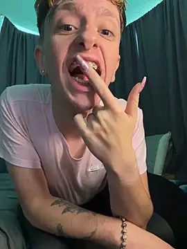 twentywithafelonyy online show from June 15, 5:48 pm