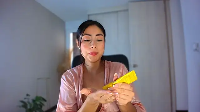 auroracaruso11 online show from June 13, 6:28 pm