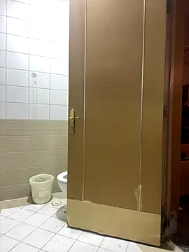 Snapshot of Layla-daloua chatting on December 21, 9:11 pm Layla-daloua online show from December 21, 9:11 pm