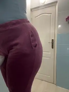 Snapshot of Layla-daloua chatting on February 4, 8:25 pm Layla-daloua online show from February 4, 8:25 pm