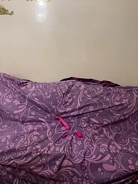 Snapshot of Layla-daloua chatting on April 7, 10:42 pm Layla-daloua online show from April 7, 10:42 pm