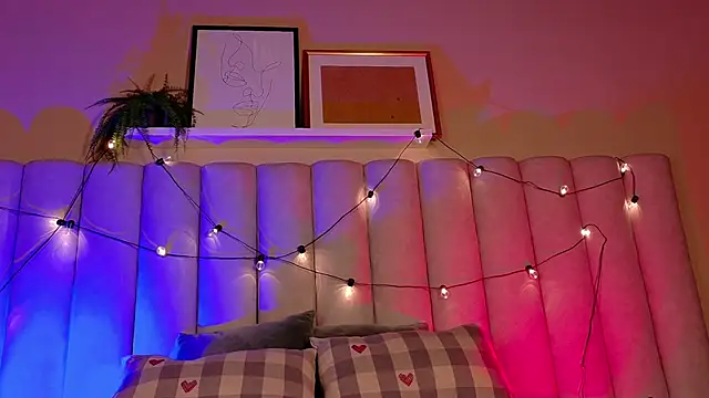 ParisFox  online show from February 3, 8:47 pm