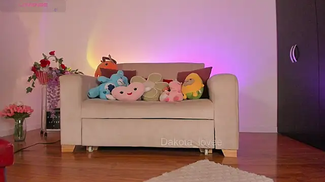 DAKOTA LOVEE online show from September 12, 6:13 am