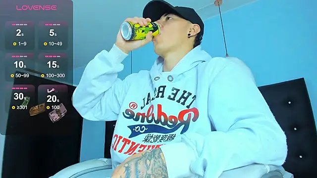 Lobo 17  online show from December 17, 3:34 am