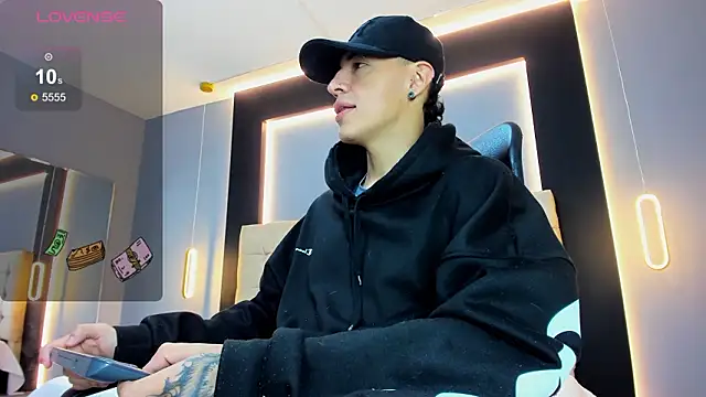 Lobo 17  online show from February 1, 3:49 am