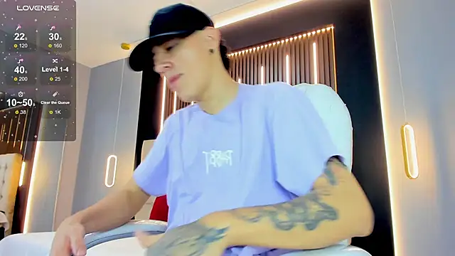 Lobo 17  online show from March 3, 3:45 am