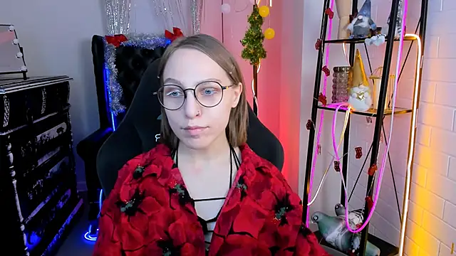 Snapshot of AphexQueen chatting on December 15, 3:09 pm AphexQueen online show from December 15, 3:09 pm