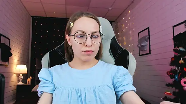 Snapshot of AphexQueen chatting on December 21, 7:16 pm AphexQueen online show from December 21, 7:16 pm