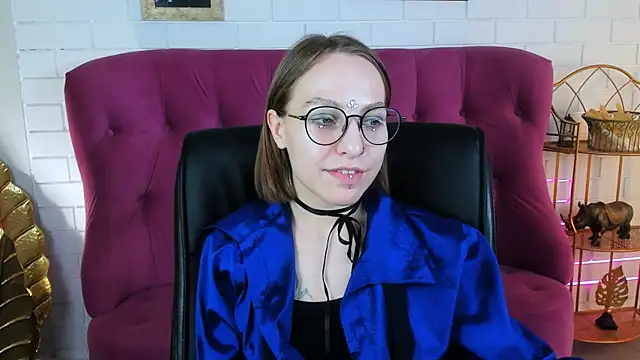 Snapshot of AphexQueen chatting on January 15, 3:29 pm AphexQueen online show from January 15, 3:29 pm