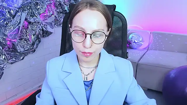 Snapshot of AphexQueen chatting on January 26, 4:20 pm AphexQueen online show from January 26, 4:20 pm