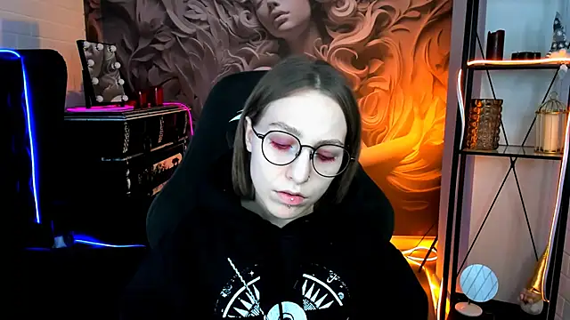 Snapshot of AphexQueen chatting on February 3, 1:08 pm AphexQueen online show from February 3, 1:08 pm