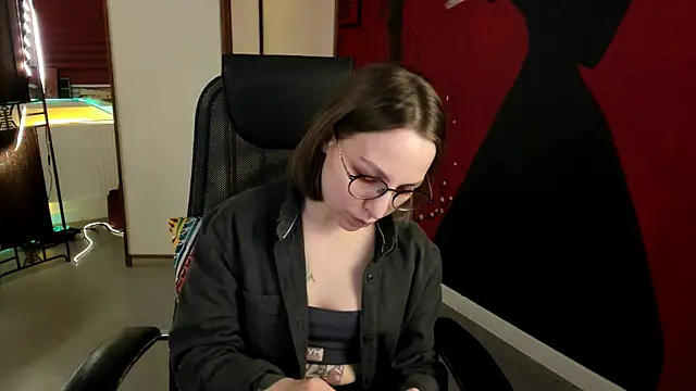 Snapshot of AphexQueen chatting on March 8, 4:06 pm AphexQueen online show from March 8, 4:06 pm