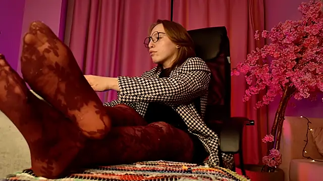 Snapshot of AphexQueen chatting on October 10, 9:08 am AphexQueen online show from October 10, 9:08 am