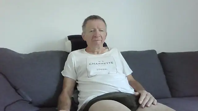 naturiste974 online show from June 7, 5:22 am