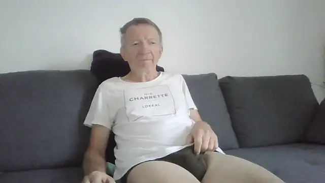 naturiste974 online show from June 16, 4:48 am