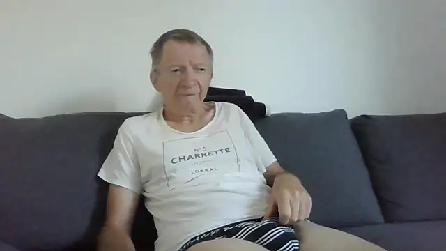 naturiste974 online show from June 18, 5:30 am