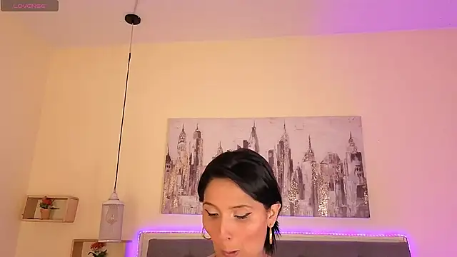 Snapshot of emily_leinner chatting on June 25, 2:00 am emily leinner online show from June 25, 2:00 am
