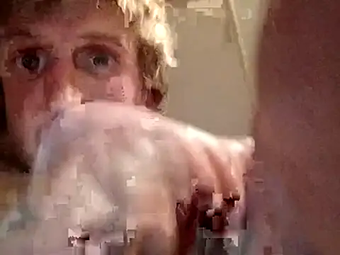 Snapshot of Adam51532 chatting on March 23, 8:40 am Adam51532 online show from March 23, 8:40 am