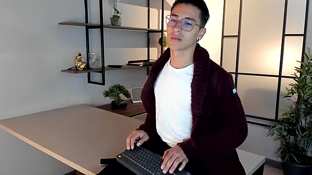 Andy Joy  online show from September 9, 11:32 am