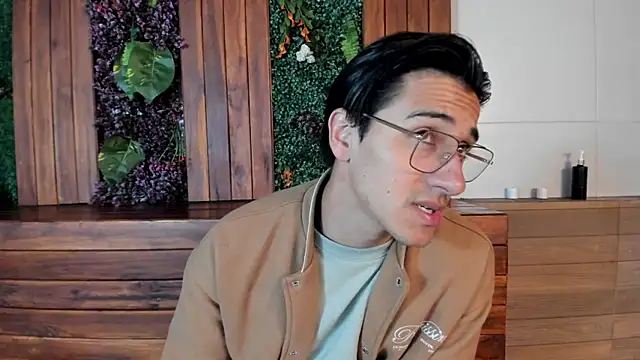 Snapshot of Andy_Joy_ chatting on June 6, 11:37 am Andy Joy online show from June 6, 11:37 am