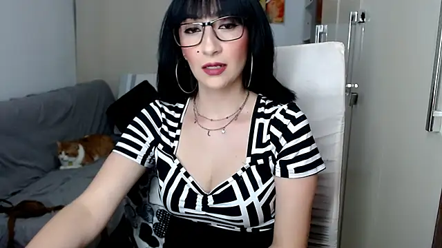 Snapshot of Laura-pervert chatting on October 10, 1:15 am Laura-pervert online show from October 10, 1:15 am