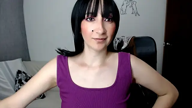 Snapshot of Laura-pervert chatting on July 12, 12:01 am Laura-pervert online show from July 12, 12:01 am