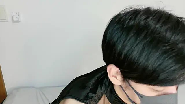 Snapshot of itsme_LEON chatting on October 28, 1:03 pm itsme LEON online show from October 28, 1:03 pm