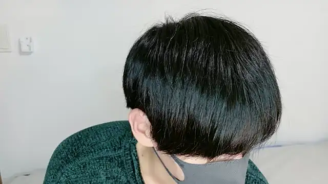 Snapshot of itsme_LEON chatting on December 14, 1:05 pm itsme LEON online show from December 14, 1:05 pm