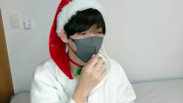 Snapshot of itsme_LEON chatting on December 16, 1:05 pm itsme LEON online show from December 16, 1:05 pm