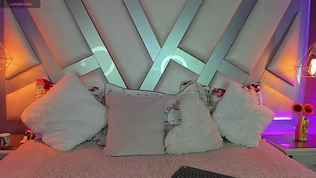 Snapshot of Amber_villalobos_ chatting on March 16, 3:47 am Amber villalobos online show from March 16, 3:47 am