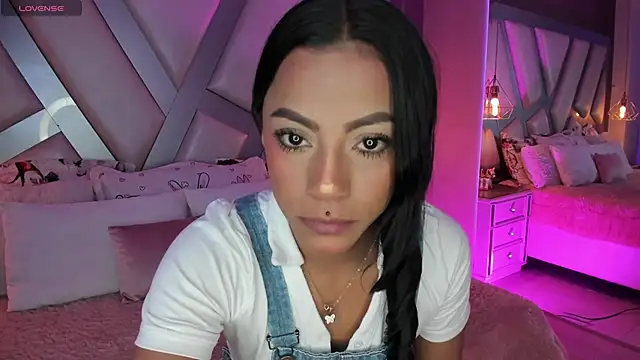 Snapshot of Amber_villalobos_ chatting on October 10, 3:49 am Amber villalobos online show from October 10, 3:49 am