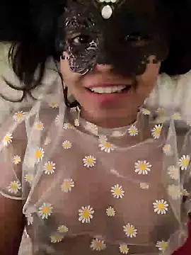 Snapshot of Bella_Luna18 chatting on December 31, 5:40 pm Bella Luna18 online show from December 31, 5:40 pm