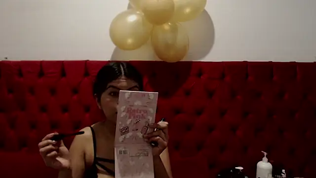 Snapshot of CarolineBrunx chatting on February 1, 3:41 am CarolineBrunx online show from February 1, 3:41 am