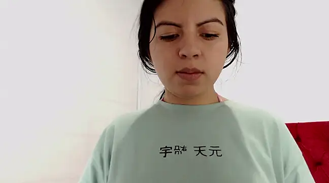 Snapshot of CarolineBrunx chatting on February 7, 8:10 pm CarolineBrunx online show from February 7, 8:10 pm