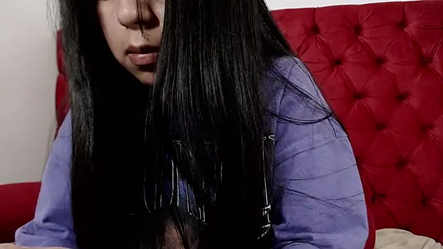 Snapshot of CarolineBrunx chatting on February 16, 2:20 am CarolineBrunx online show from February 16, 2:20 am