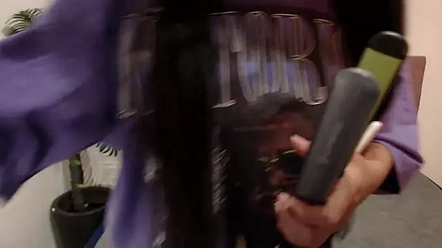 Snapshot of CarolineBrunx chatting on March 4, 9:40 am CarolineBrunx online show from March 4, 9:40 am