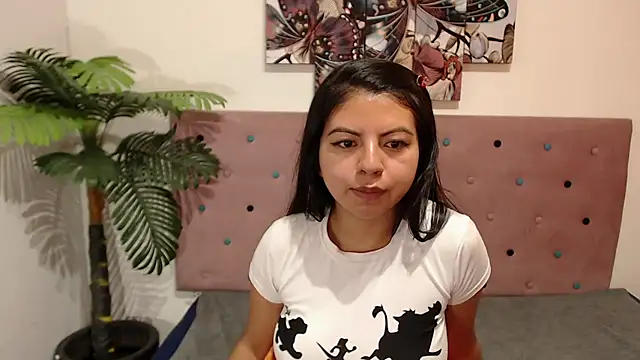 Snapshot of CarolineBrunx chatting on March 5, 1:50 pm CarolineBrunx online show from March 5, 1:50 pm