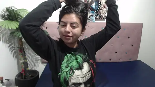 Snapshot of CarolineBrunx chatting on March 12, 3:57 am CarolineBrunx online show from March 12, 3:57 am